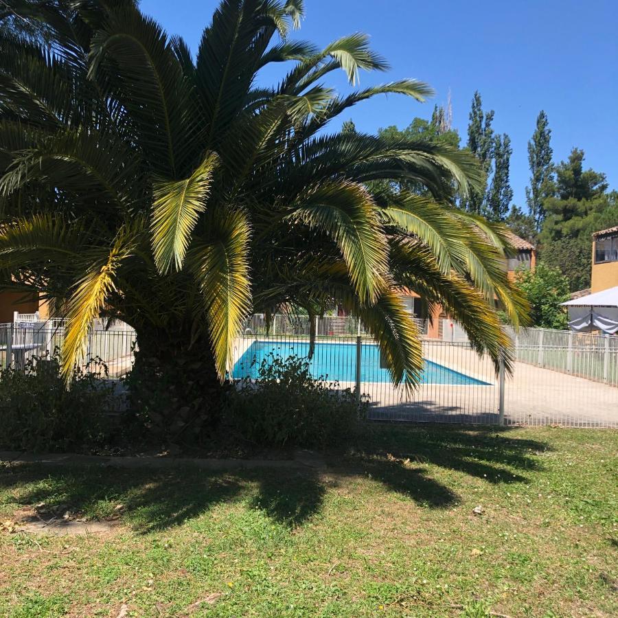 Appartement Village 7 En Residence De Vacances En Camargue Arles Exterior photo