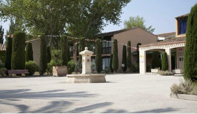 Appartement Village 7 En Residence De Vacances En Camargue Arles Exterior photo